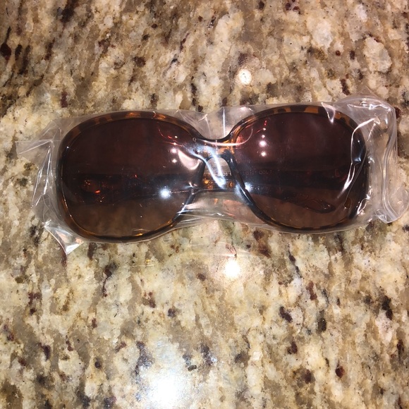 ❣️NEW❣️Sexy, Sassy Leopard Fashion Sunglasses - Picture 5 of 7